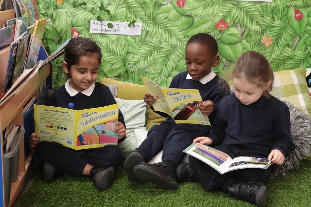 jolly-learning-children-reading-image (1)